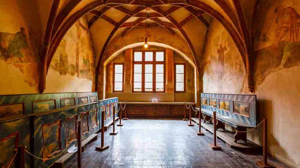 Červený Kláštor, história a pokoj v Pieninách